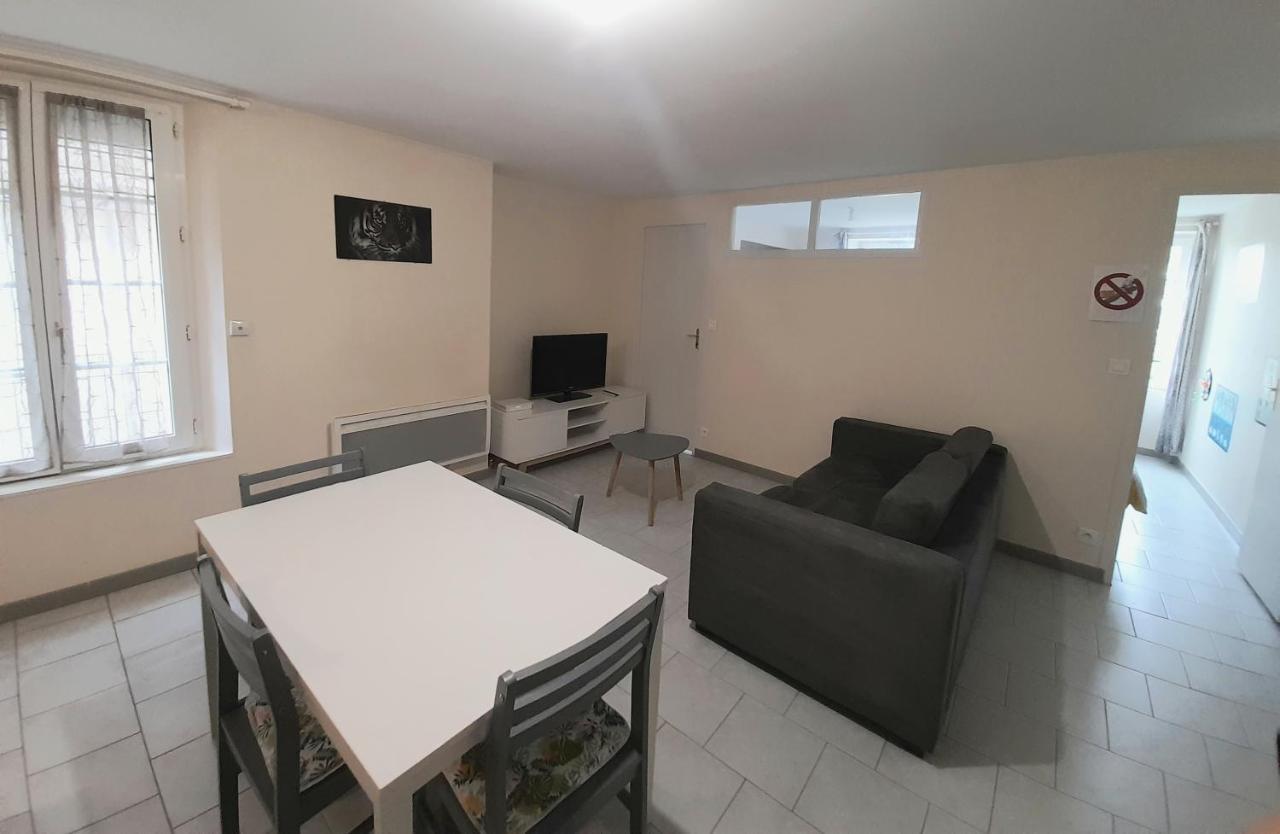 Animalier Apartment Joigny Exterior foto