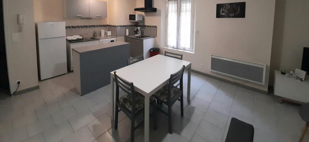 Animalier Apartment Joigny Exterior foto